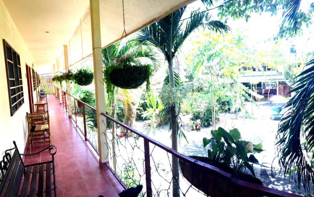 Hotel Tropical Sands Dominical Exteriör bild
