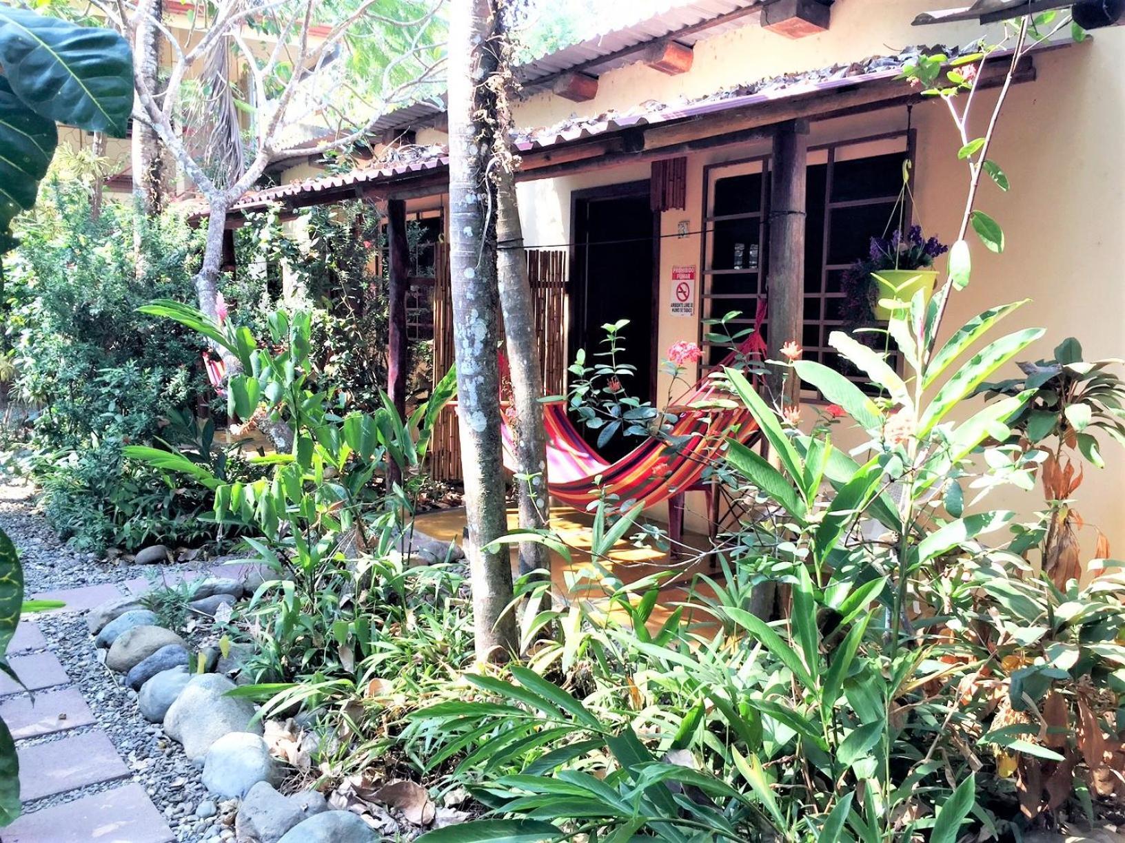 Hotel Tropical Sands Dominical Exteriör bild